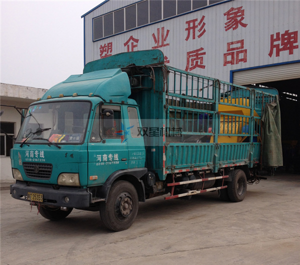 <a  target='_blank'><span>廢鐵破碎機</span></a>廠家設備發貨現場